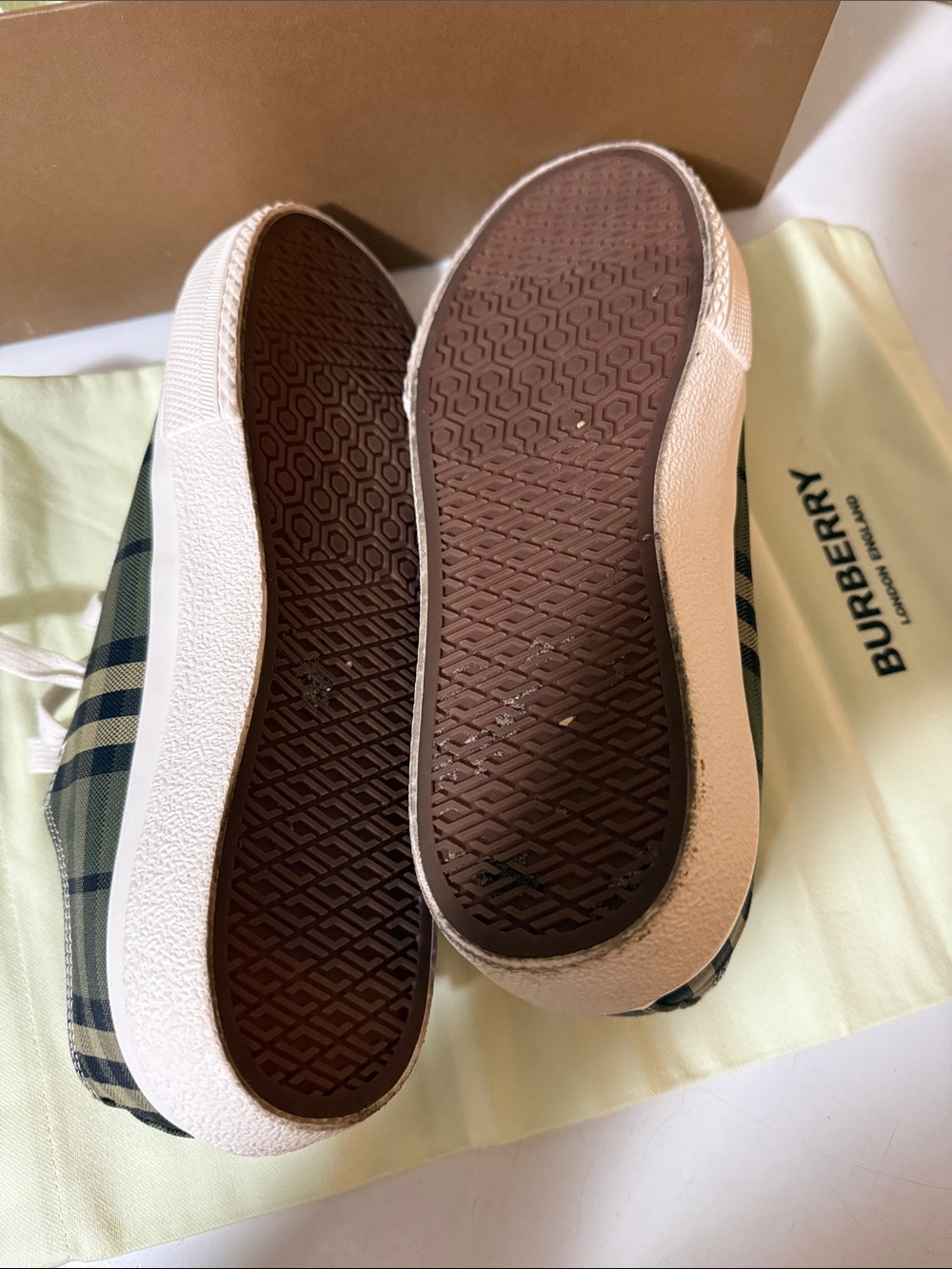 Burberry Green Plaid Low-Top Sneakers with White Soles - Picture 3 of 4